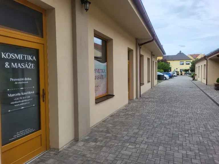 Pasáž se vstupem do salonu MK Kyjov